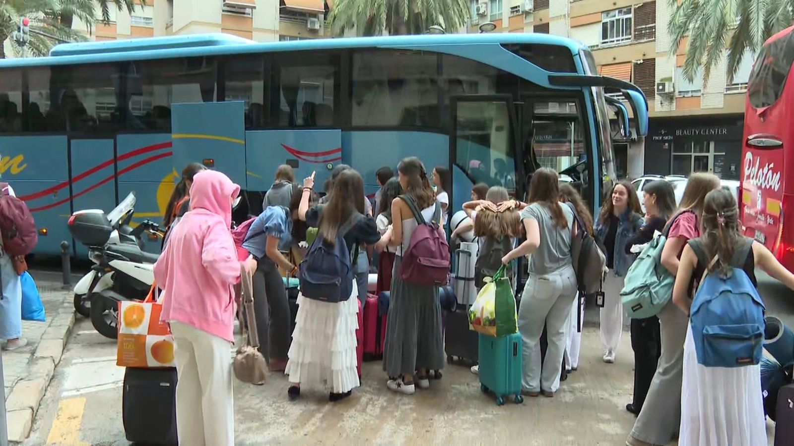 Desenes d'autobusos s'han mobilitzat per a portar fidels valencians a Madrid