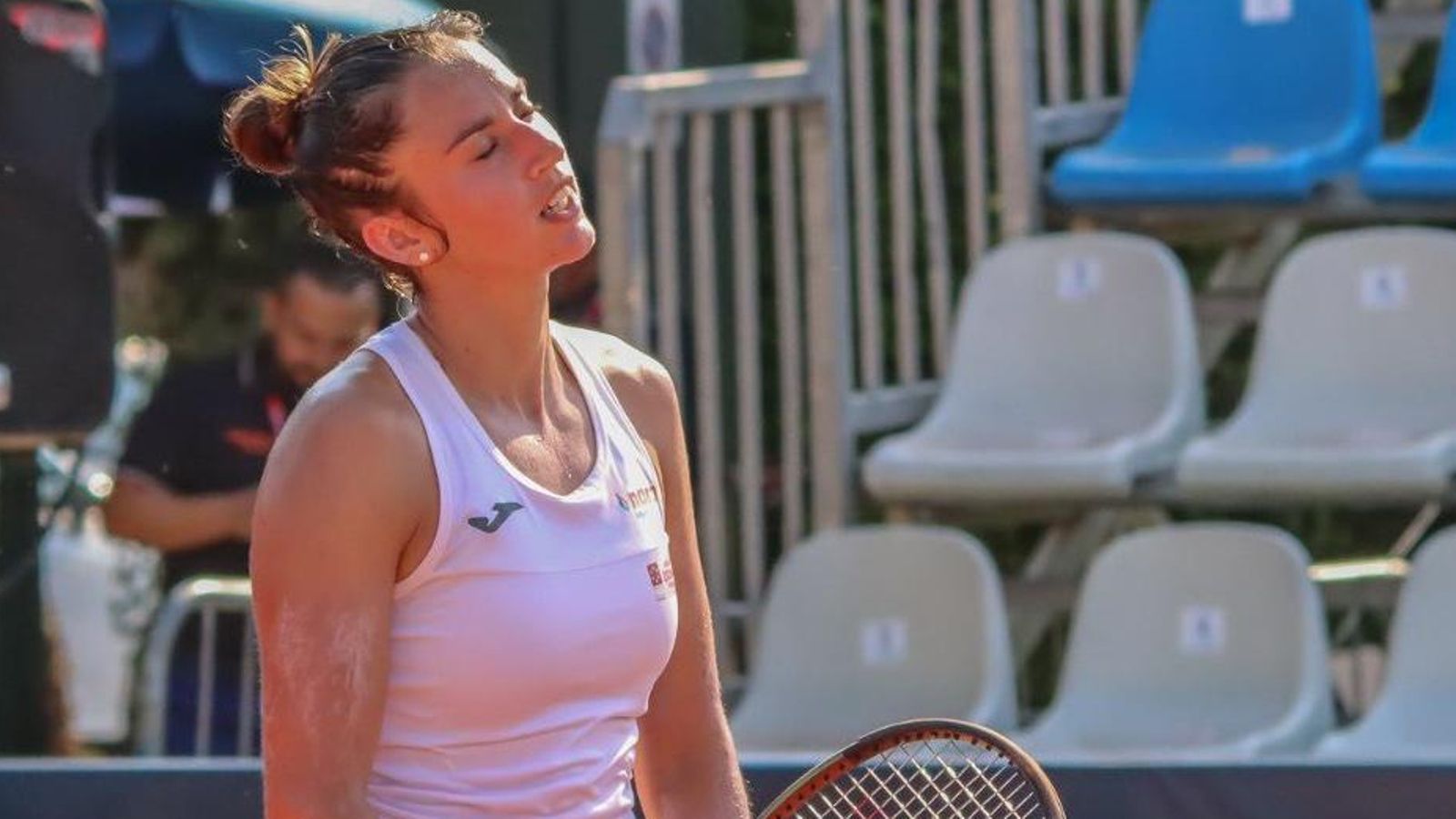 Imatge d'arxiu de Sara Sorribes lamentant-se després d'un punt