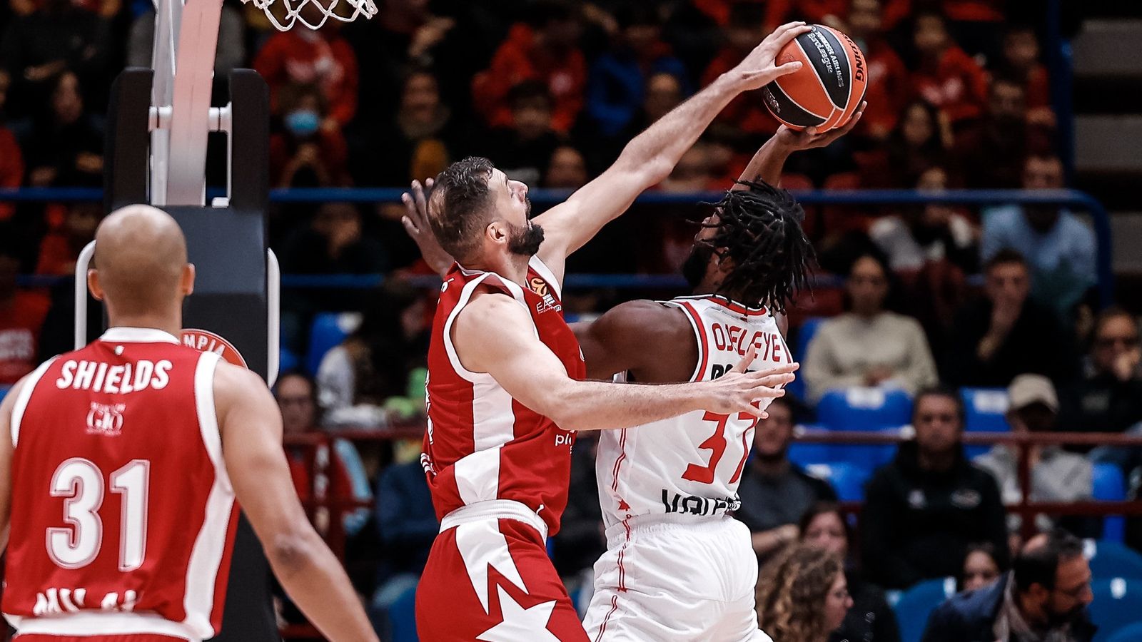 Mirotic fa un tap a Ojeleye