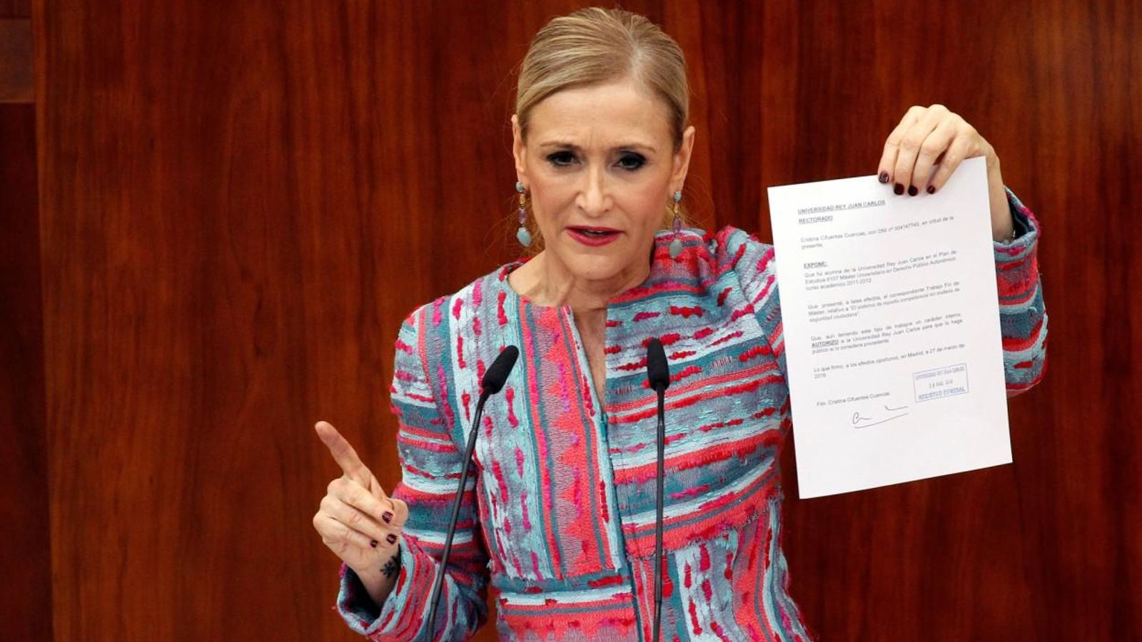 La fiscalia demana tres anys i tres mesos de presó per a Cifuentes per falsedat documental