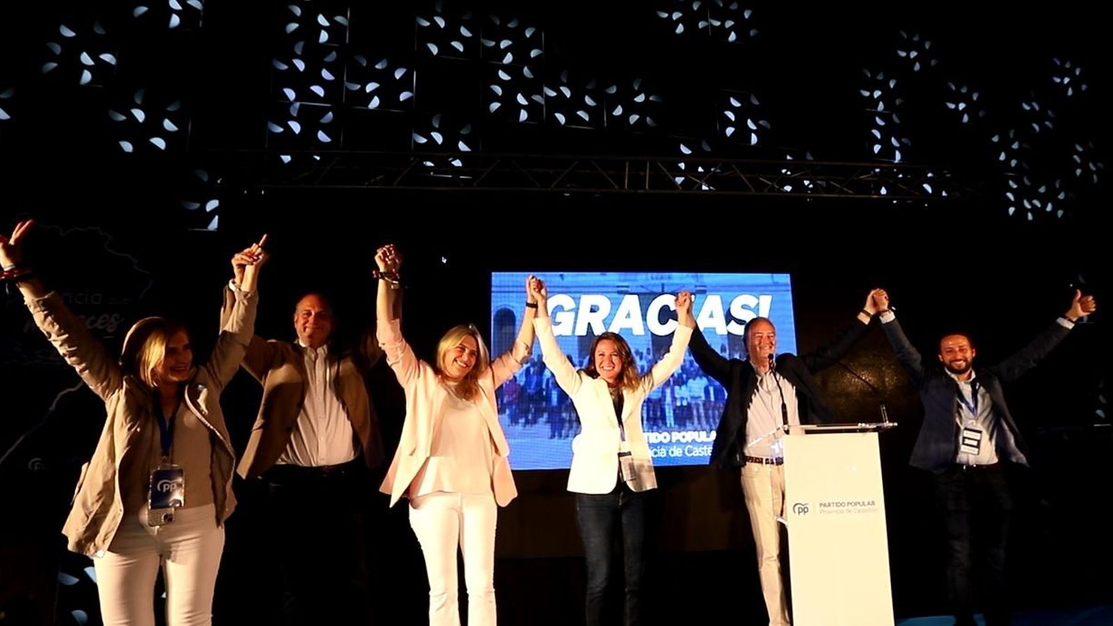 Els popular celebren la victòria a Castelló de la Plana