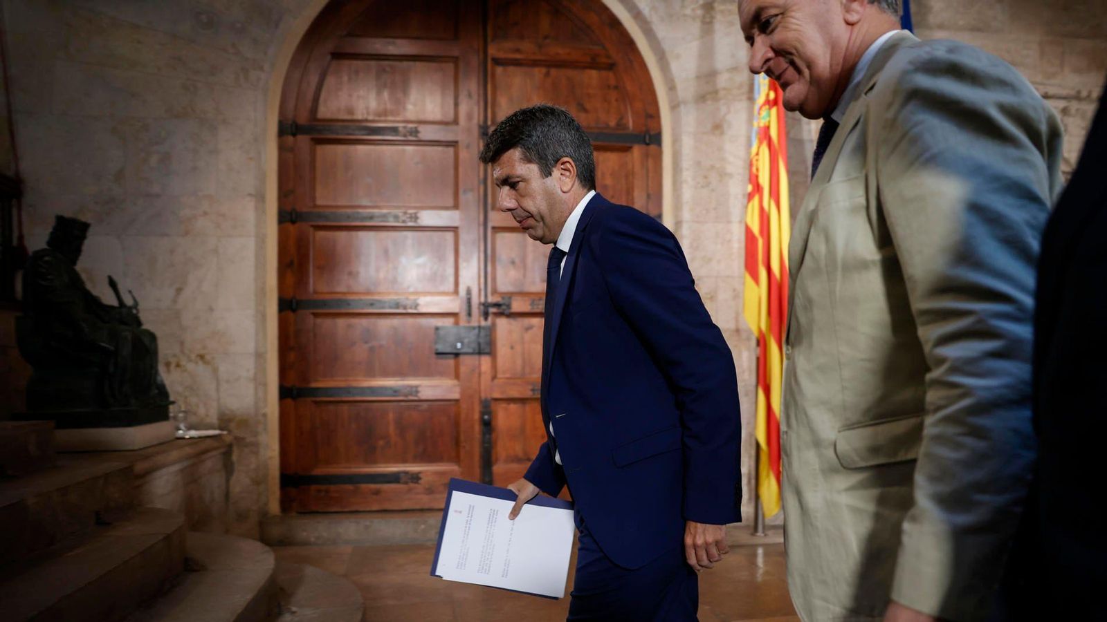 Mazón, en acabar la compareixença en què ha anunciat la dimissió este dilluns