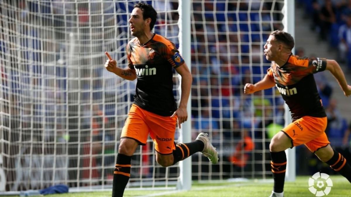 Parejo celebra el primer gol Parejo celebra el primer gol