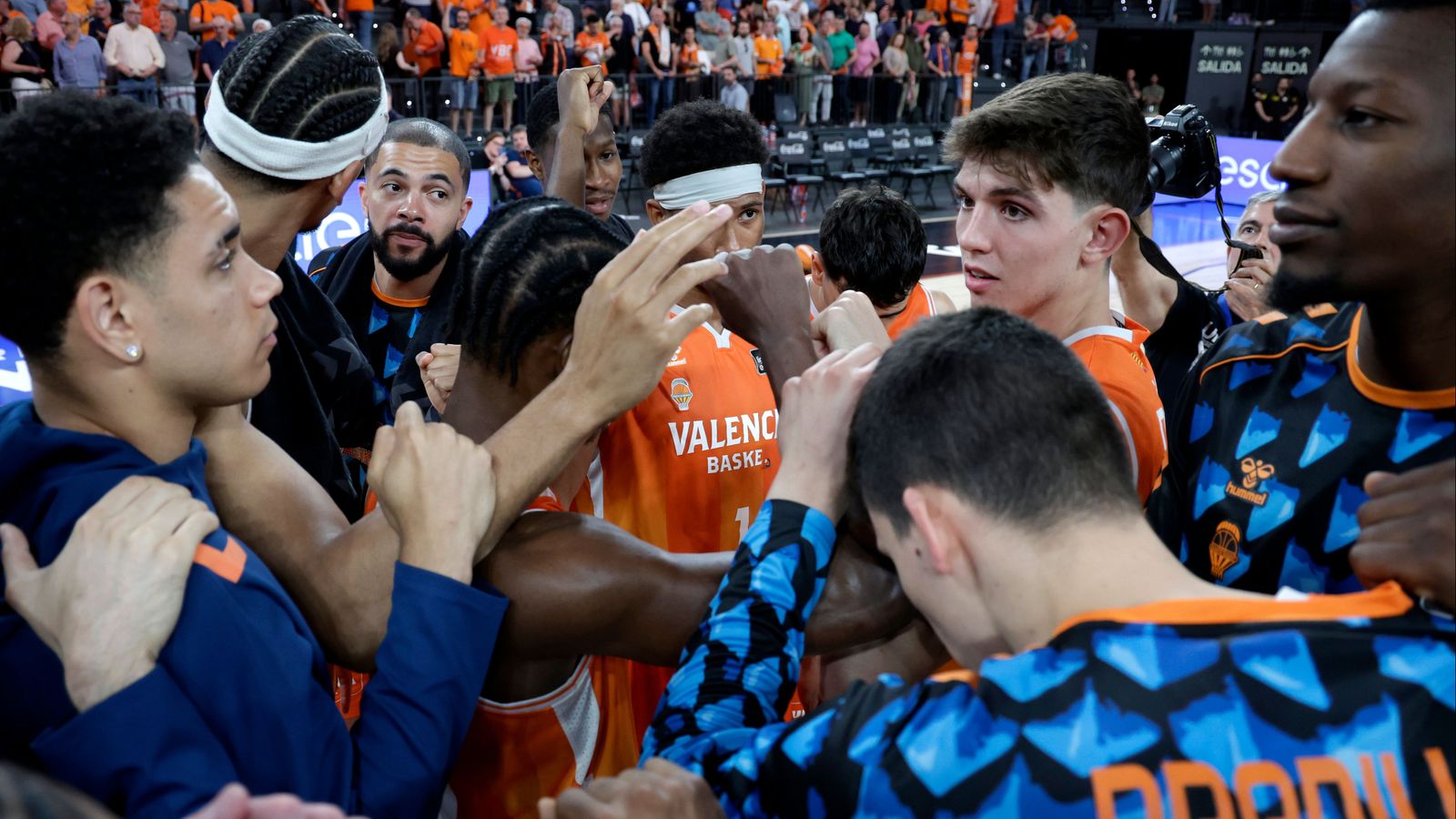 Els jugadors del València Basket durant l'últim partit al Roig Arena