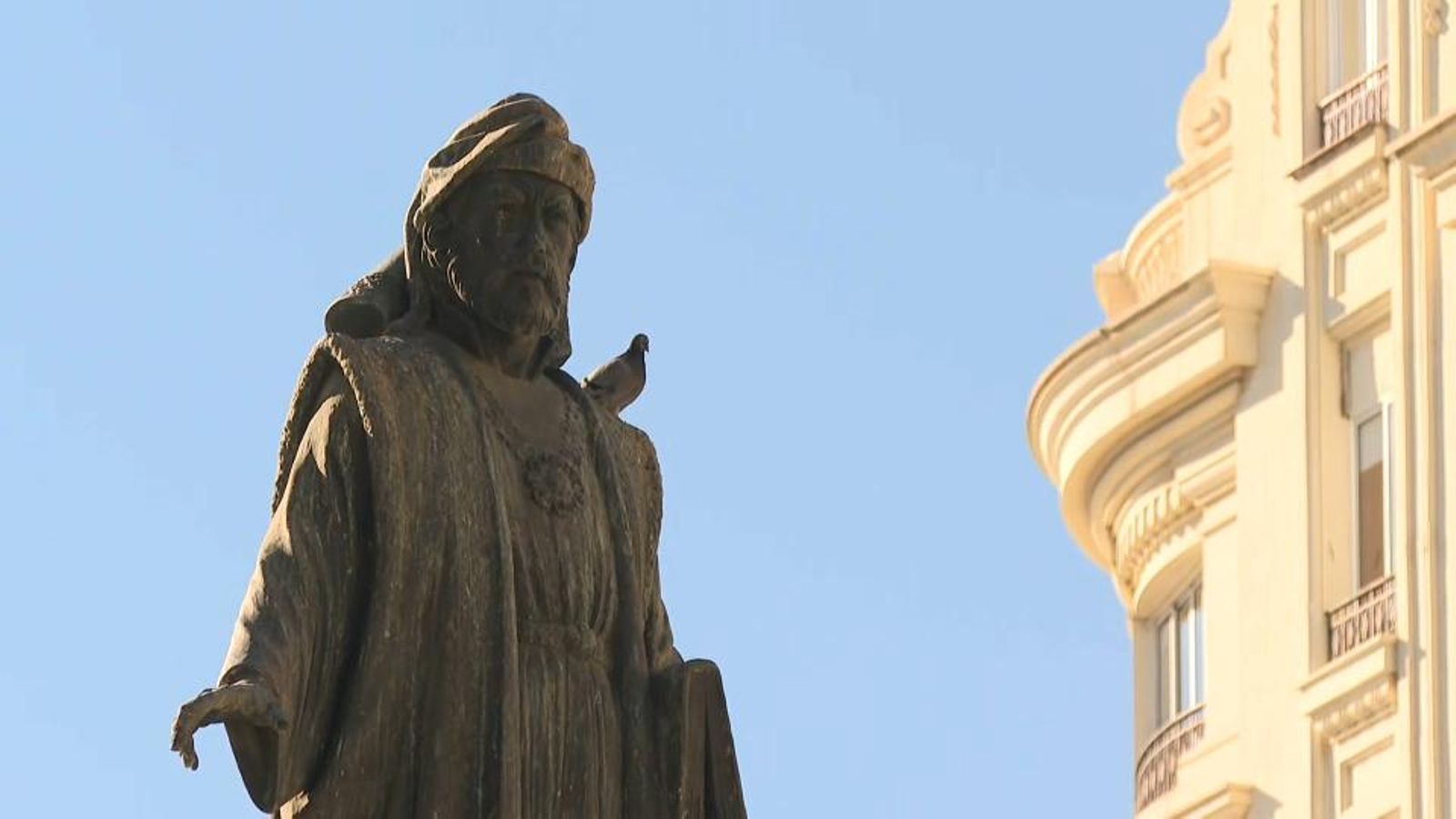 Estàtua de Francesc de Vinatea a la plaça de l'Ajuntament de València