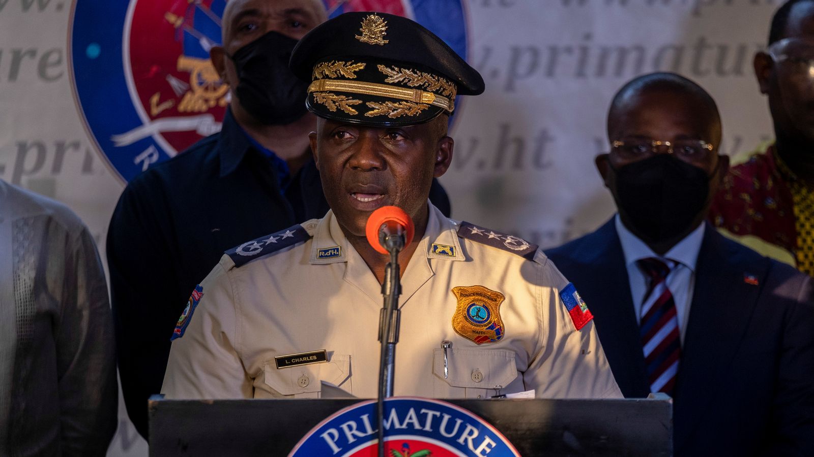 El cap de la Policia Nacional d'Haití, Leon Charles, durant la roda de premsa aquest diumenge