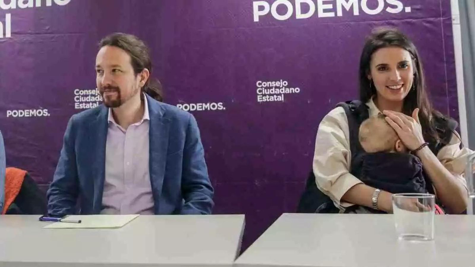 Pablo Iglesias i Irene Montero amb la seua filla en un acte de Podem en una imatge d'arxiu