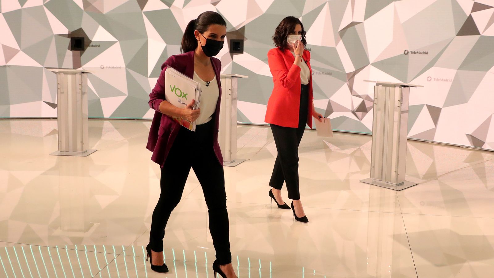Isabel Díaz Ayuso i Rocío Monasterio en el debat electora a Telemadrid