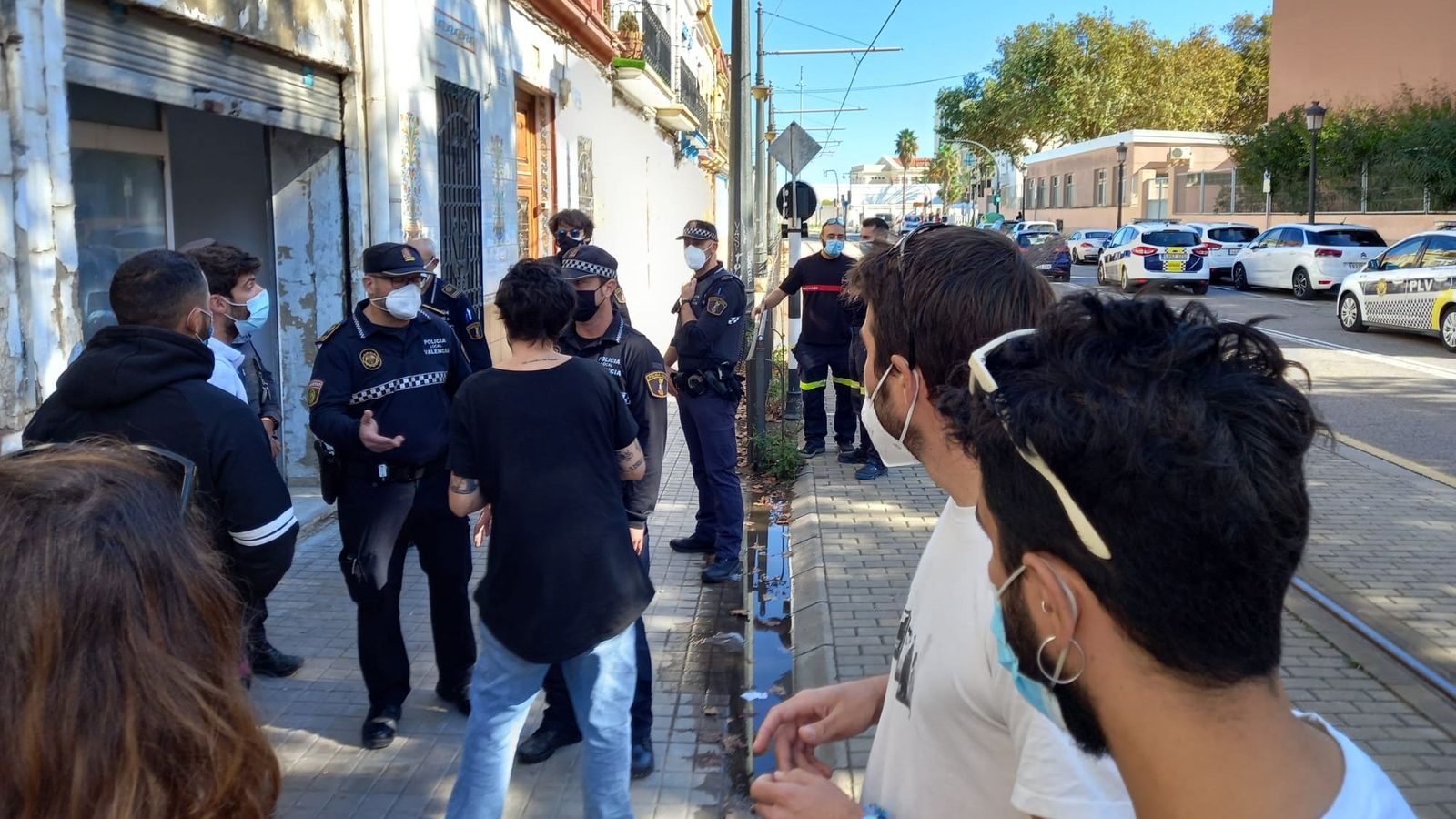 Presència policial al Casal Popular El Clot en el barri del Cabanyal