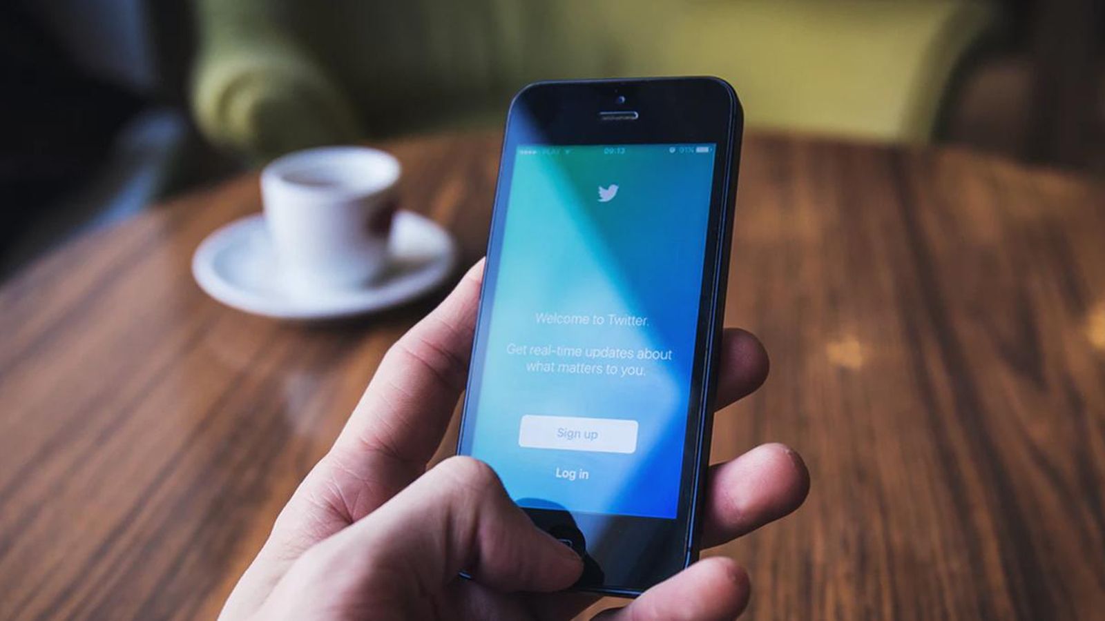 Un usuari inicia sessió al seu compte de Twitter