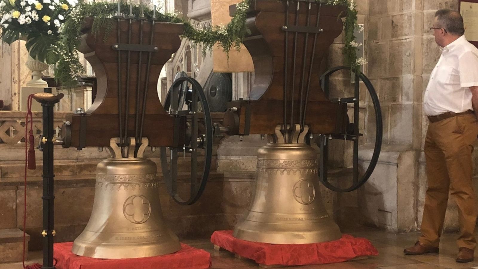 Dos de les noves campanes de Sant Agustí