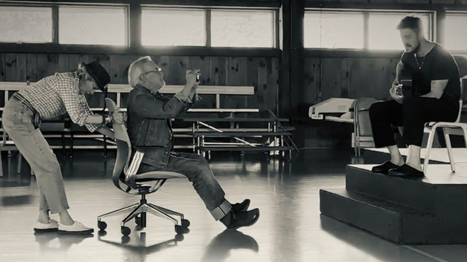 El cineasta Steve Spielberg durant el rodatge del videoclip