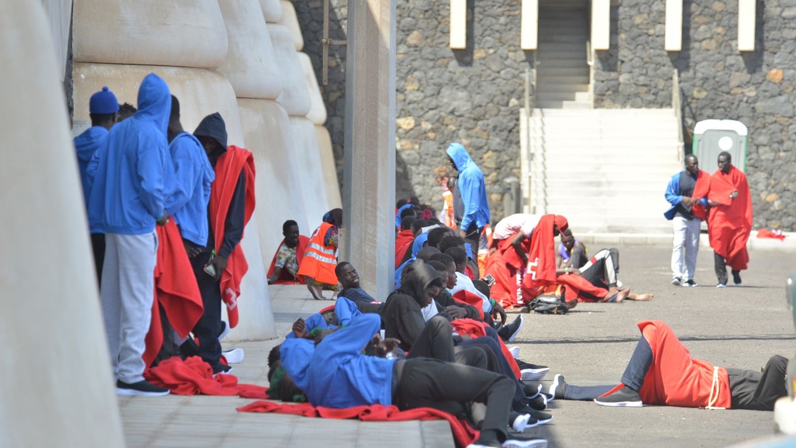 Persones migrants rescatades el passat 30 d'agost a les costes del Hierro, en una imatge d'arxiu