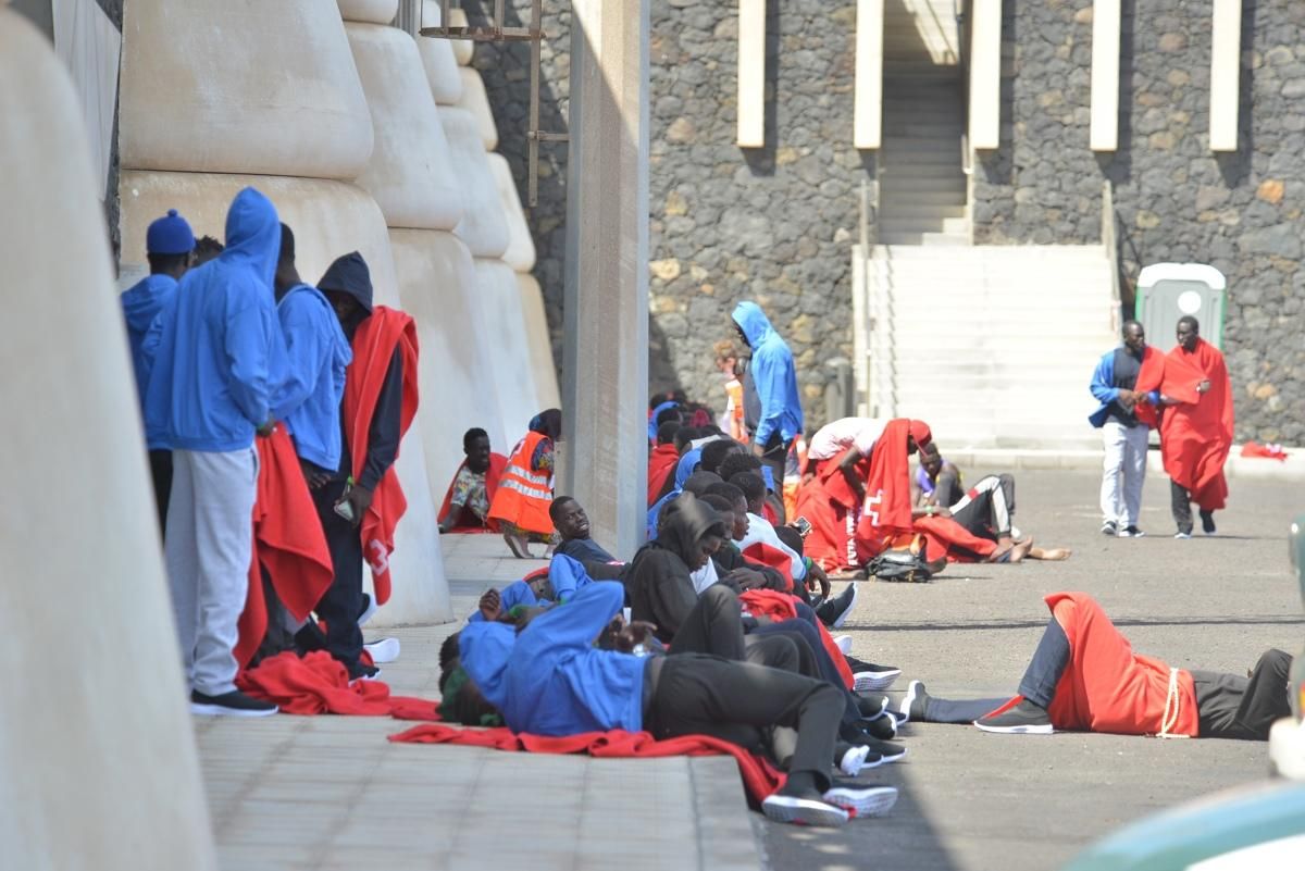 Persones migrants rescatades el passat 30 d'agost a les costes d'El Hierro, en una imatge d'arxiu Persones migrants rescatades el passat 30 d'agost a les costes del Hierro, en una imatge d'arxiu