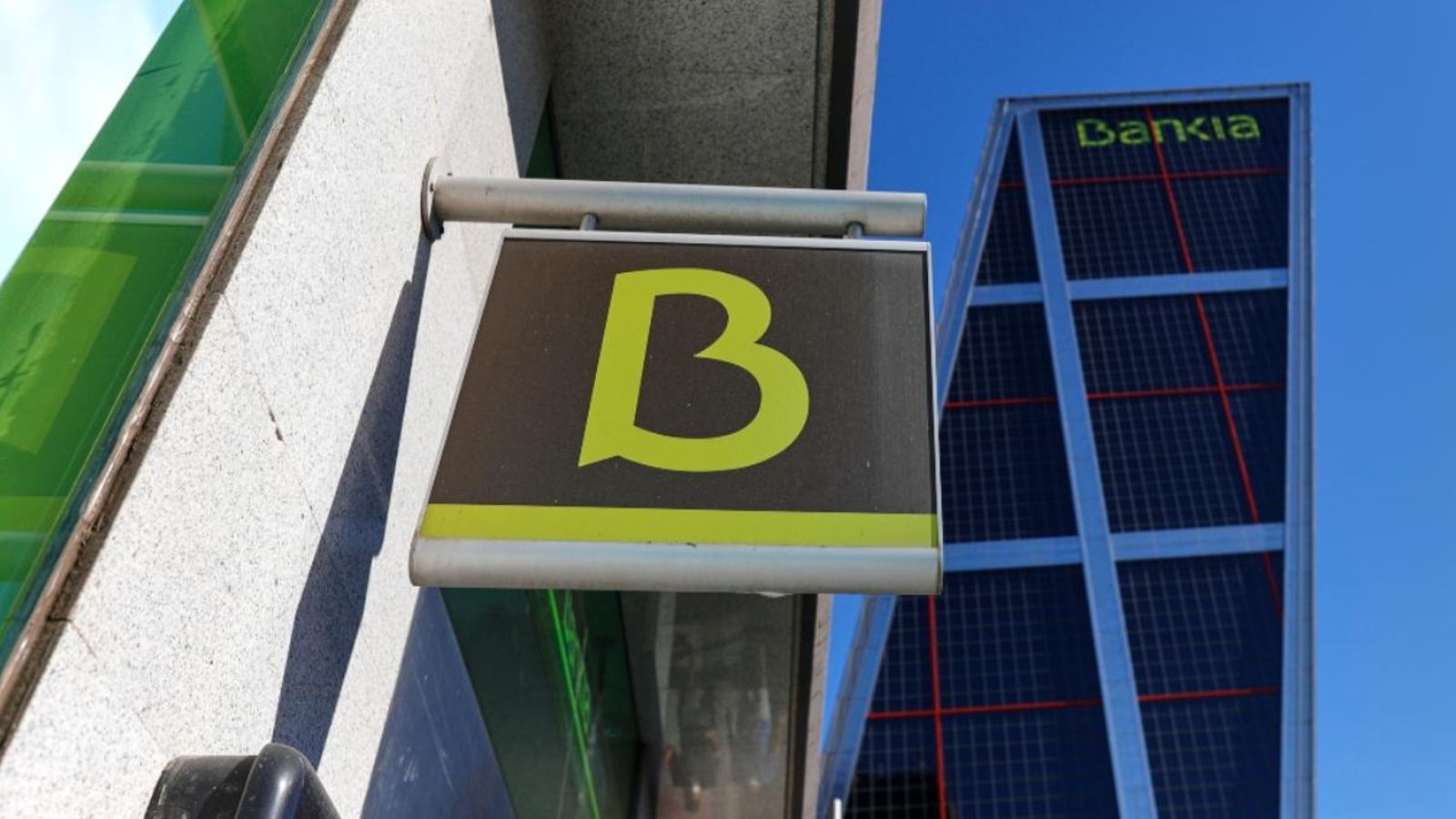 Oficina de Bankia a la torre Kio de Madrid. / Jesús Hellín (Europa Press)