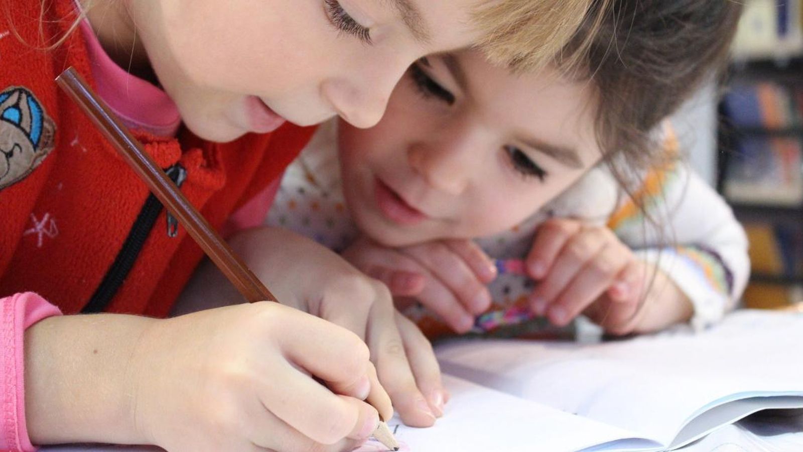 Els menors reben, durant l'estat d'alarma, les classes en línia