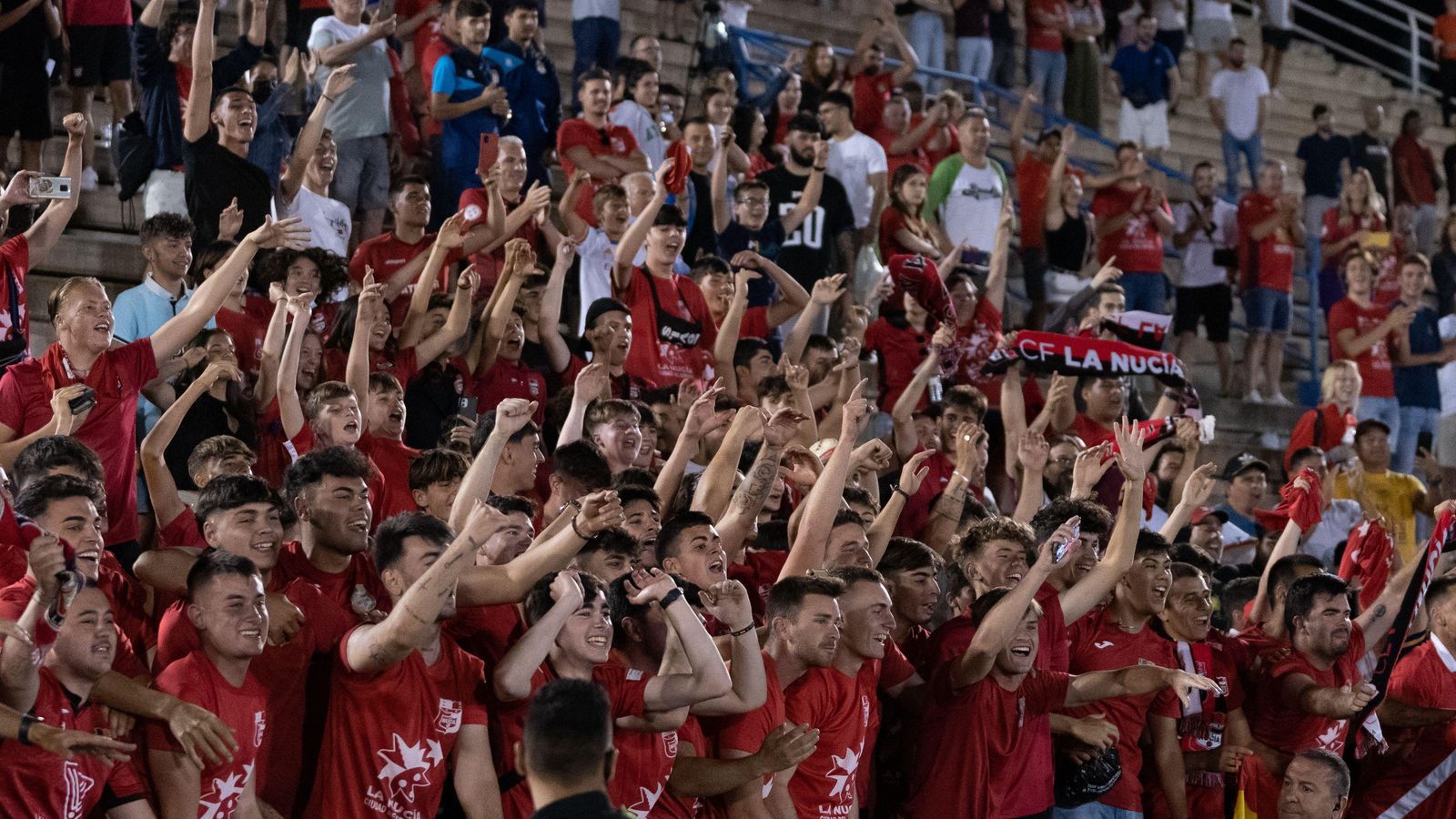 Aficionats de La Nucia a l'estadi Camilo Cano