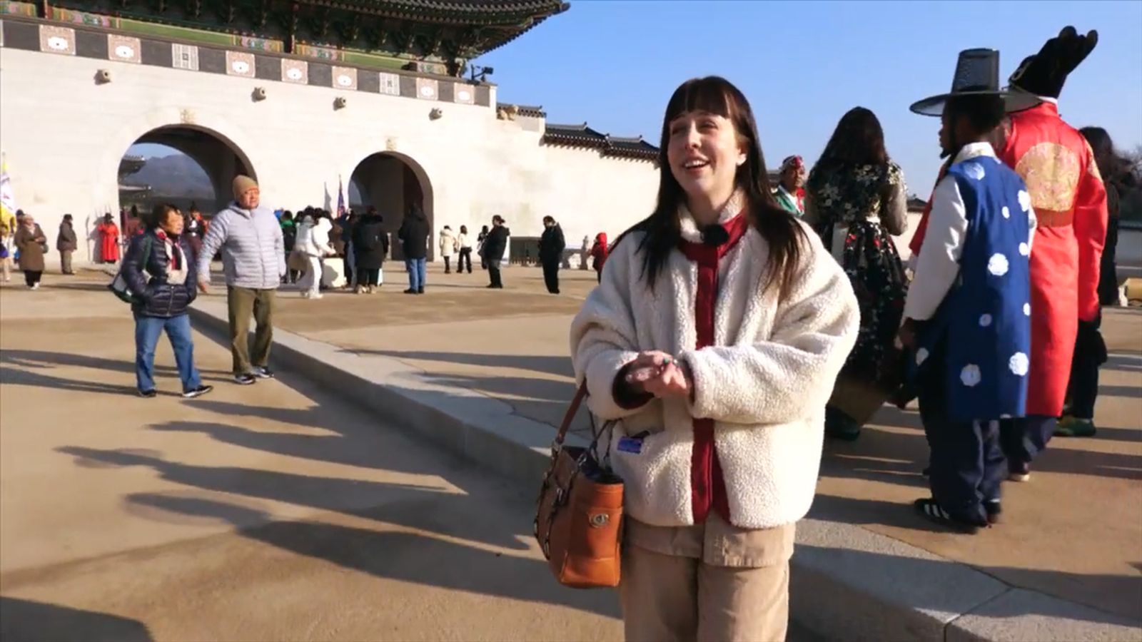 Amb Yasmin del Pino visitarem el Palau de Gyeongbokgung, el principal palau de la dinastia Joseon, considerat un dels espais històrics més emblemàtics del país