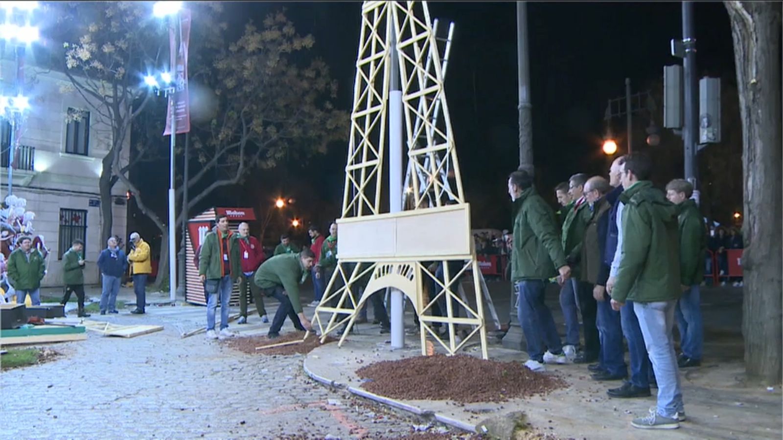 VÍDEO | Més de 770 monuments reduïts a cendra en la Nit de la Cremà