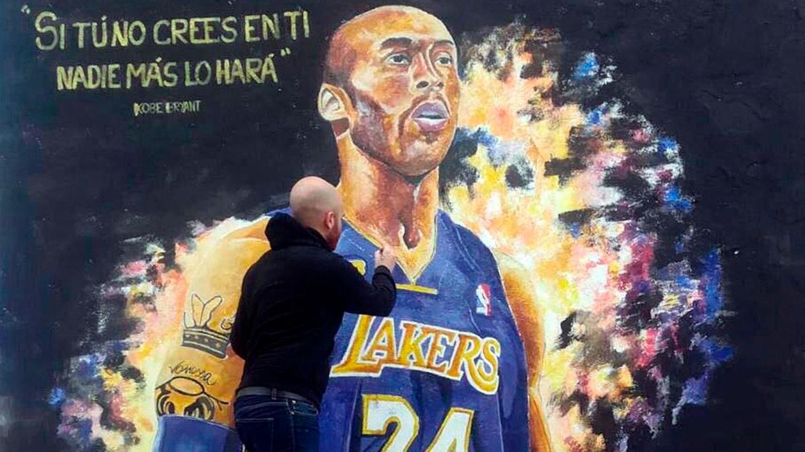 Un mural a València recorda Kobe Bryant