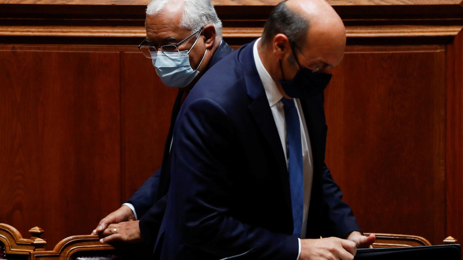 El primer ministre portugués Antonio Costa i el ministre d'Economia Pedro Siza Vieira durant el debat de pressupostos