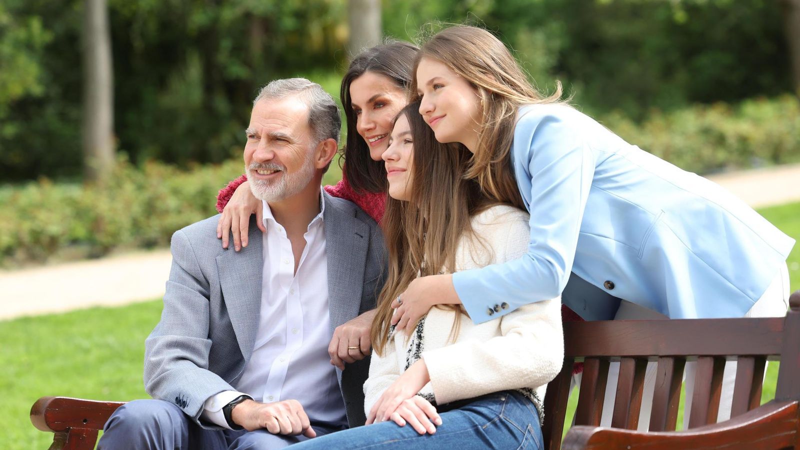 Felip i Letizia commemoren el 20 aniversari de boda amb un àlbum de fotos amb les filles