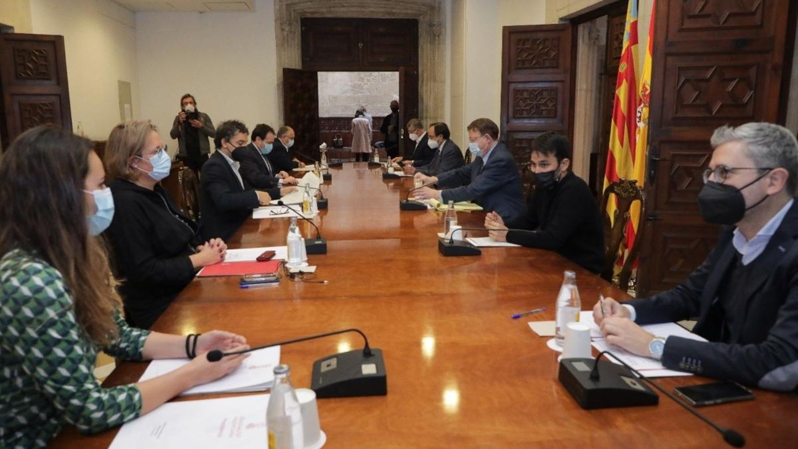En imatge, una de les reunions de la comissió de seguiment del Pla Resistir