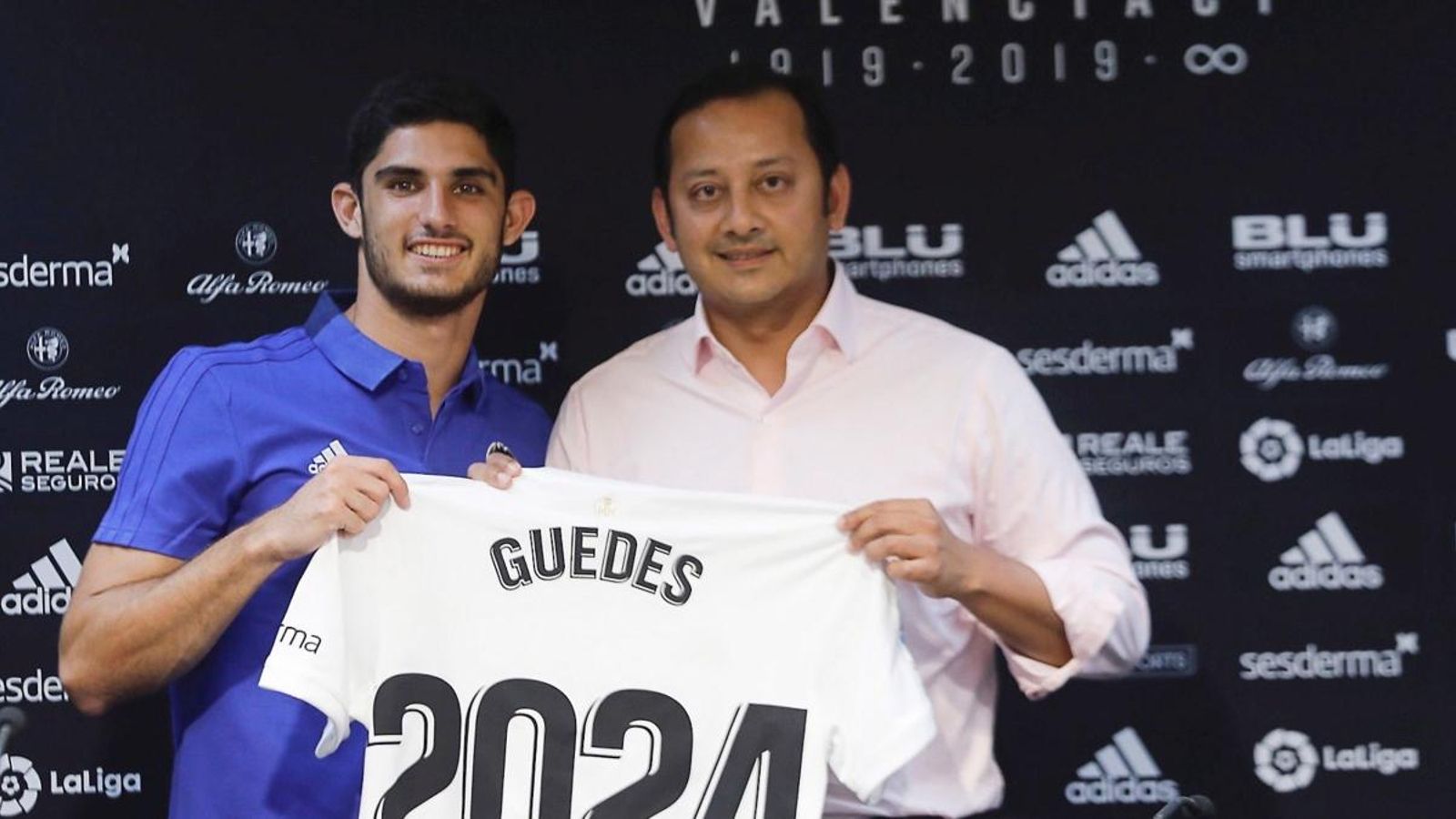Guedes amb la samarreta valencianista
