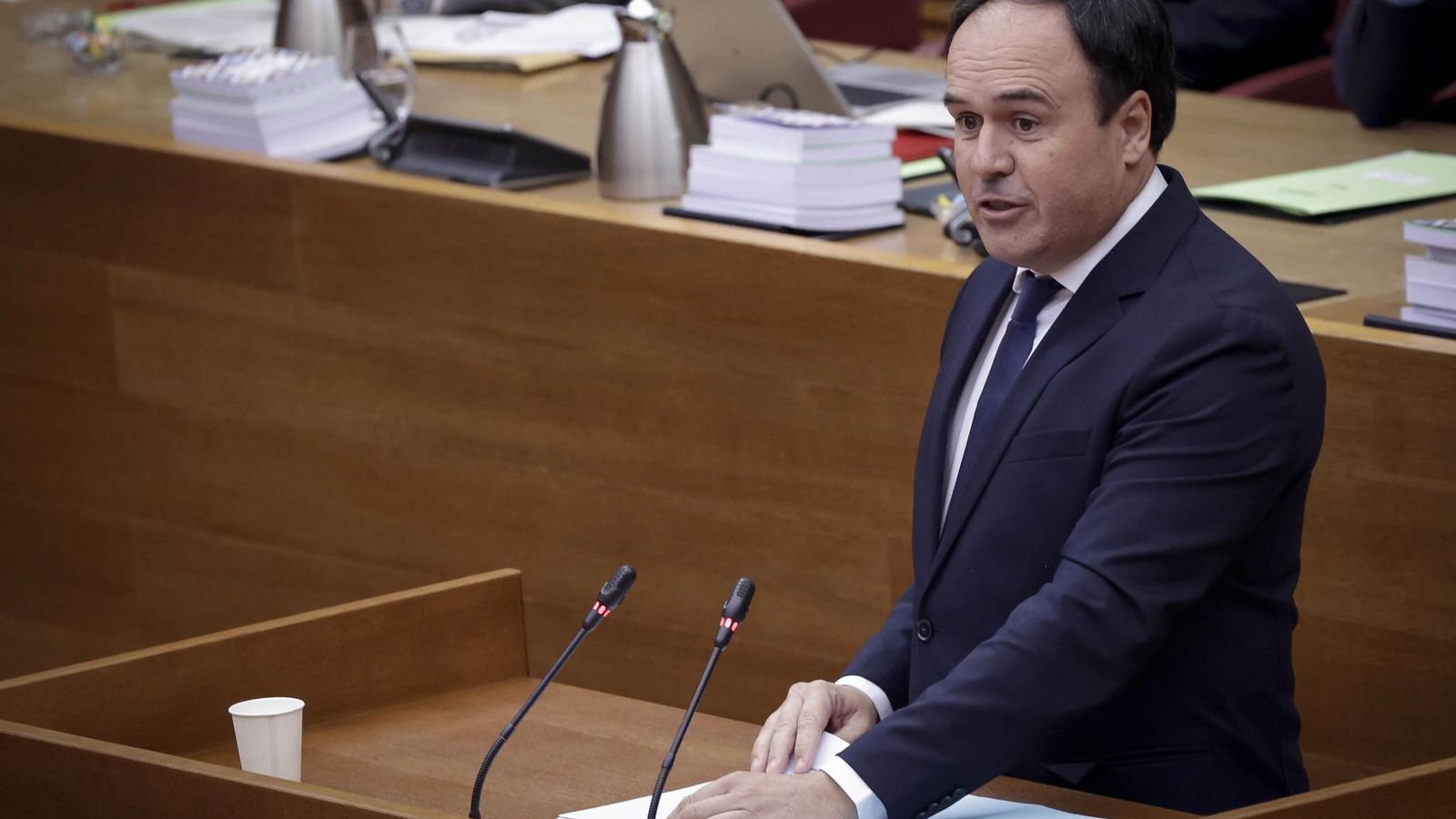 El candidat a la presidència de la Generalitat, Juafran Pérez Llorca, durant el debat d'investidura este dijous