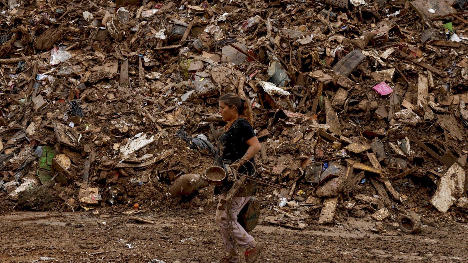 Un dels carrers d'Aldaia després de la DANA