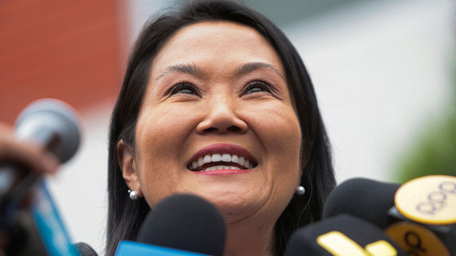 Keiko Fujimori, qui s'ha proclamat guanyadora de les presidencials, durant una roda de premsa