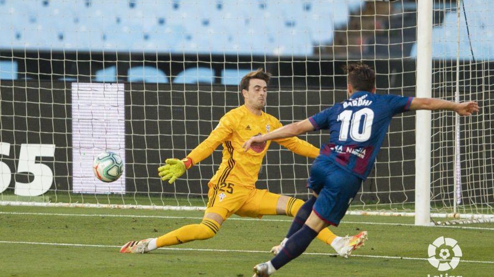 Enis Bardhi ja és l'estranger del Llevant que més gols ha marcat en Primera Divisió