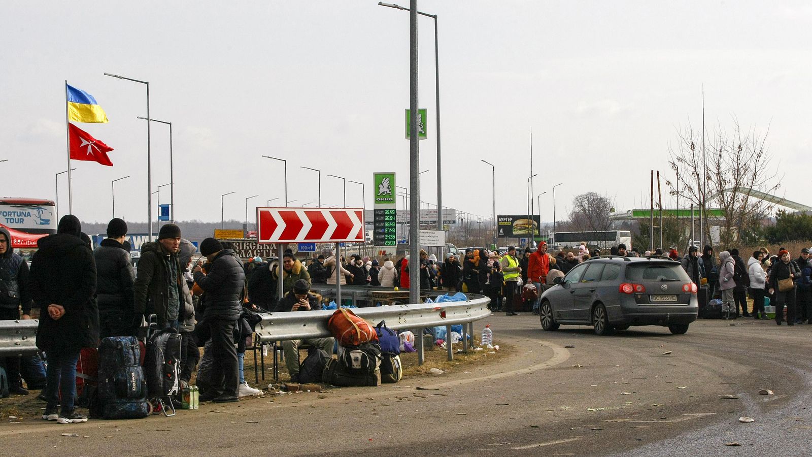 Milers de refugiats es concentren a la frontera amb Polònia per a intentar eixir del seu país en guerra Milers de refugiants es concentren en la frontera amb Polònia per a intentar eixir del seu país en guerra