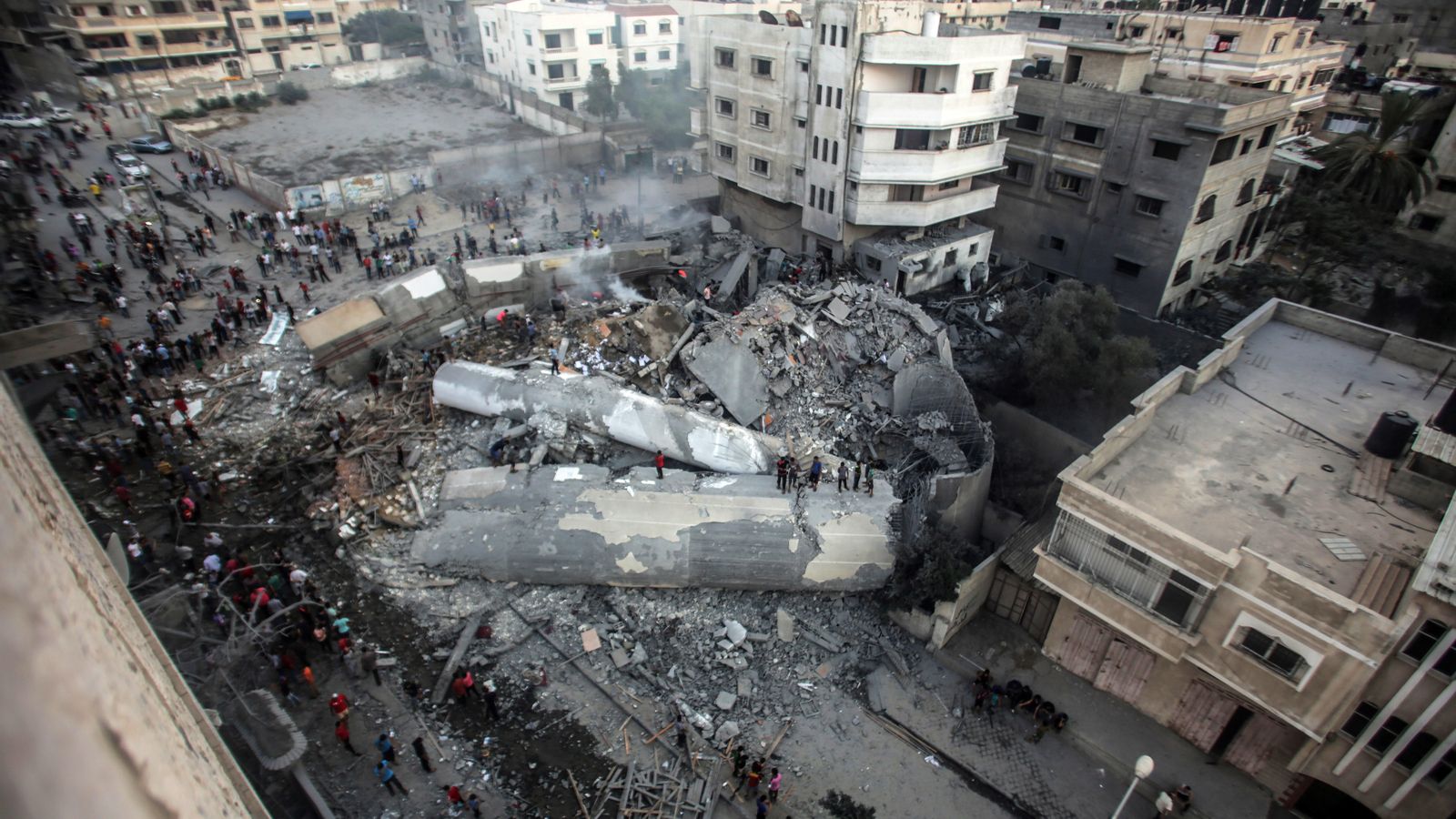 Restes del centre cultural destruït per un atac aeri israelià a Gaza