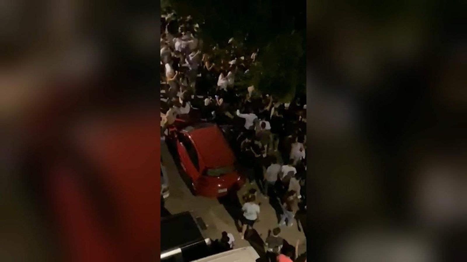 Botellots i batalles a plaça Hondures, València