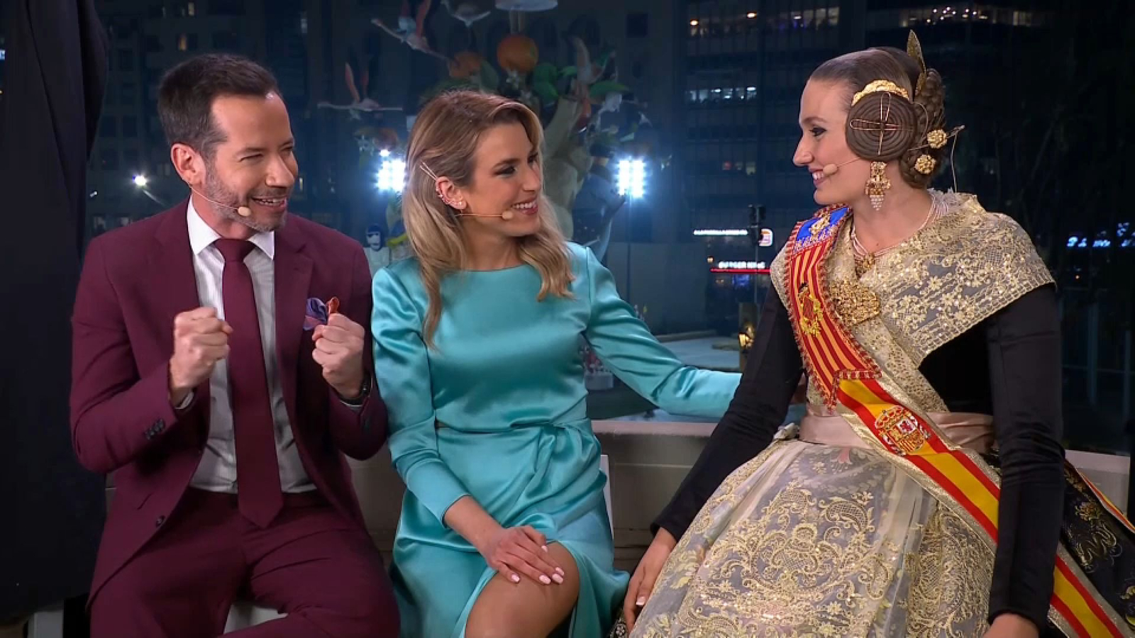 L'equip d'À Punt dona ànims a Laura per a encarar el final de les Falles 2023