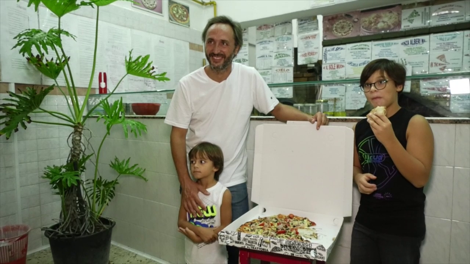 'Valencians al món' menjant pizza a Sicília