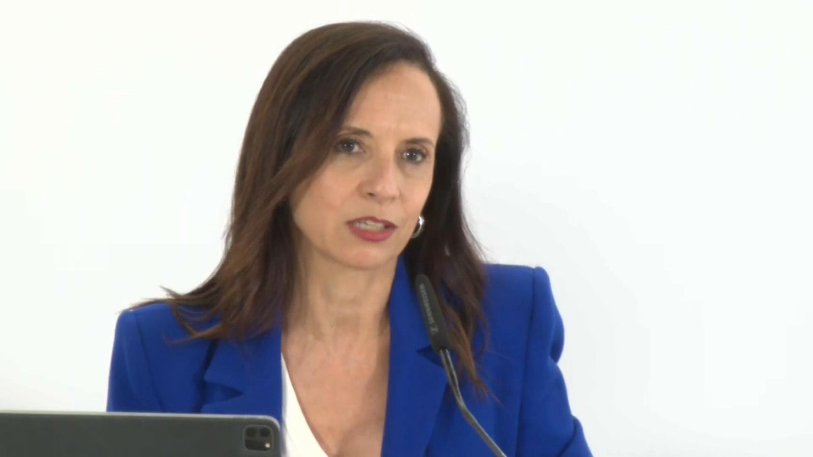 La presidenta de Redeia, Beatriz Corredor, en roda de premsa