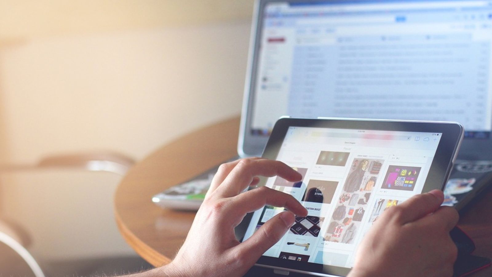 Les valencianes i els valencians passen el 43% del temps connectats a Internet