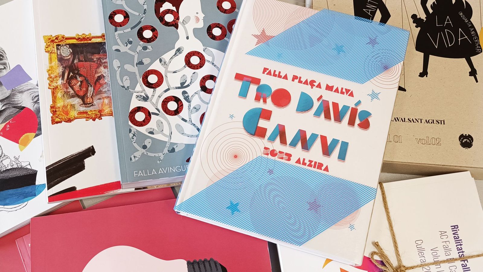 Llibret de la comissió alzirenya de la Plaça de la Malva, que ha guanyat el concurs autonòmic d'aquestes publicacions