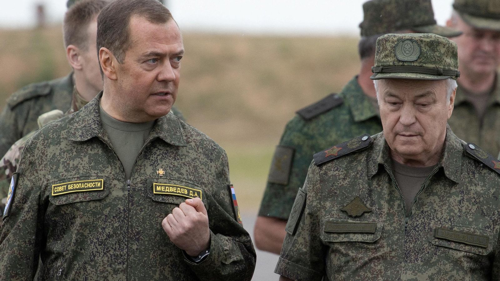 Dmitry Medvedev visita el camp d'entrenament militar de Prudboi a la regió de Volgogrado, Rússia