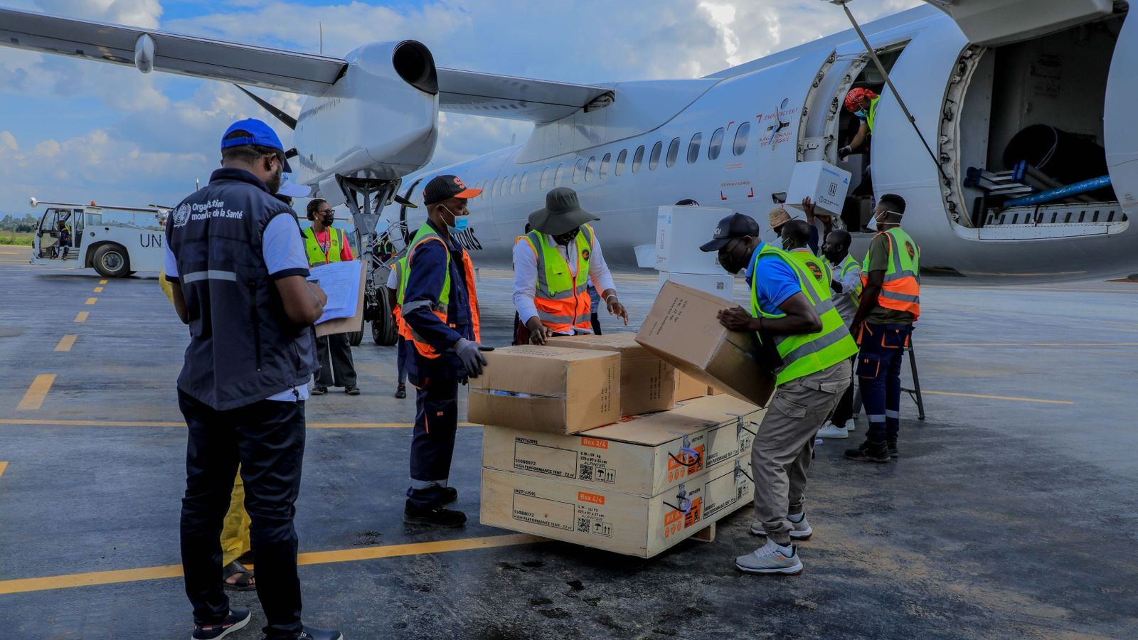 L’Organització Mundial de la Salut ha transportat prop de 12 tones de material d’emergència per a donar suport a la resposta al brot d'èbola a la República Democràtica del Congo.