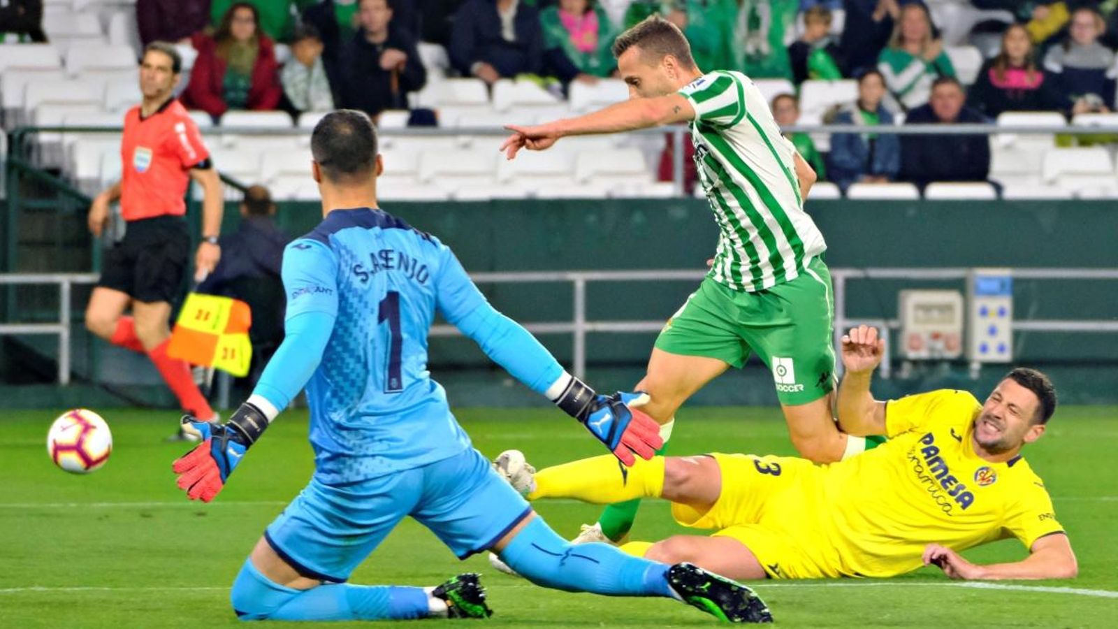 Bonera s'ha lesionat després de robar el baló a Canales
