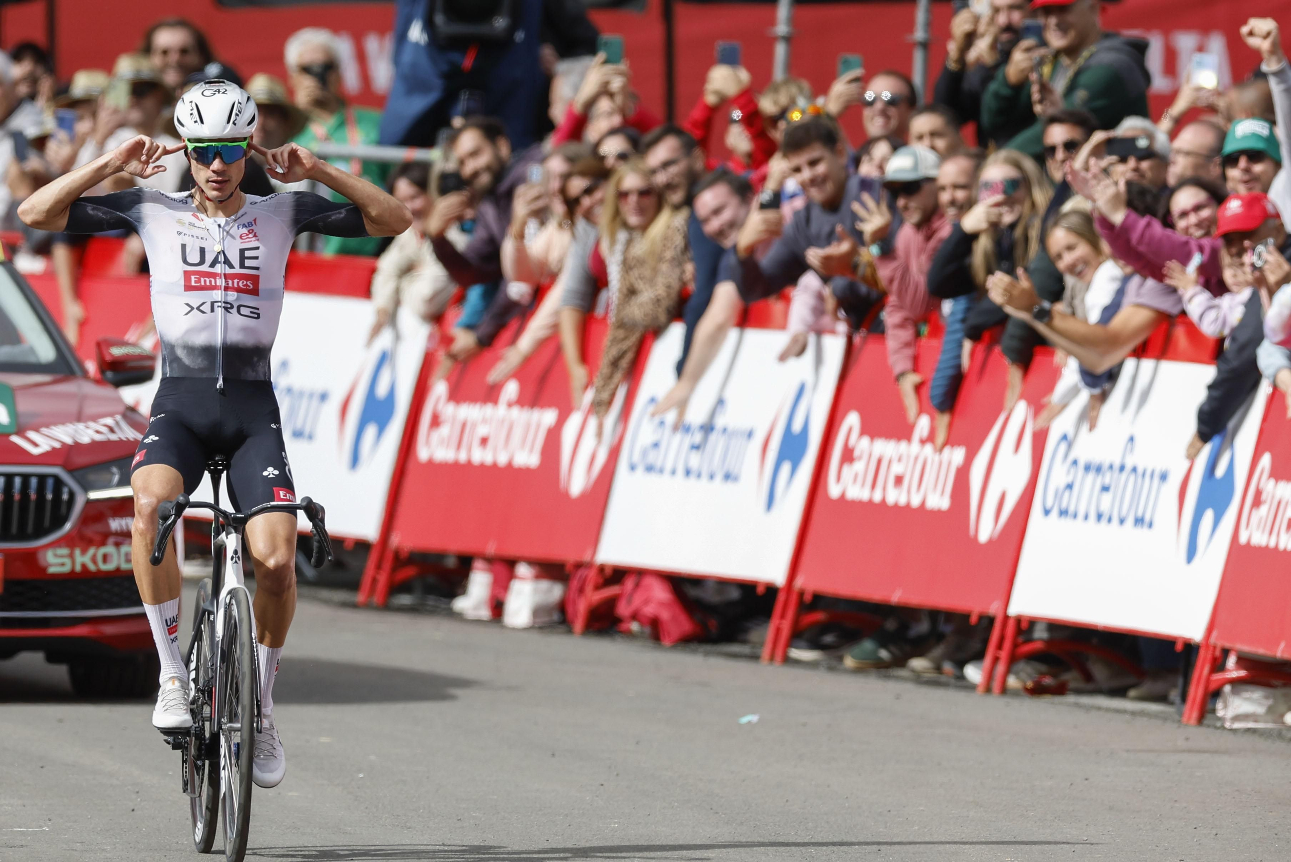 Ayuso celebra el triomf en la sèptima etapa de la Vuelta Ayuso celebra el triomf en la setena etapa de La Vuelta