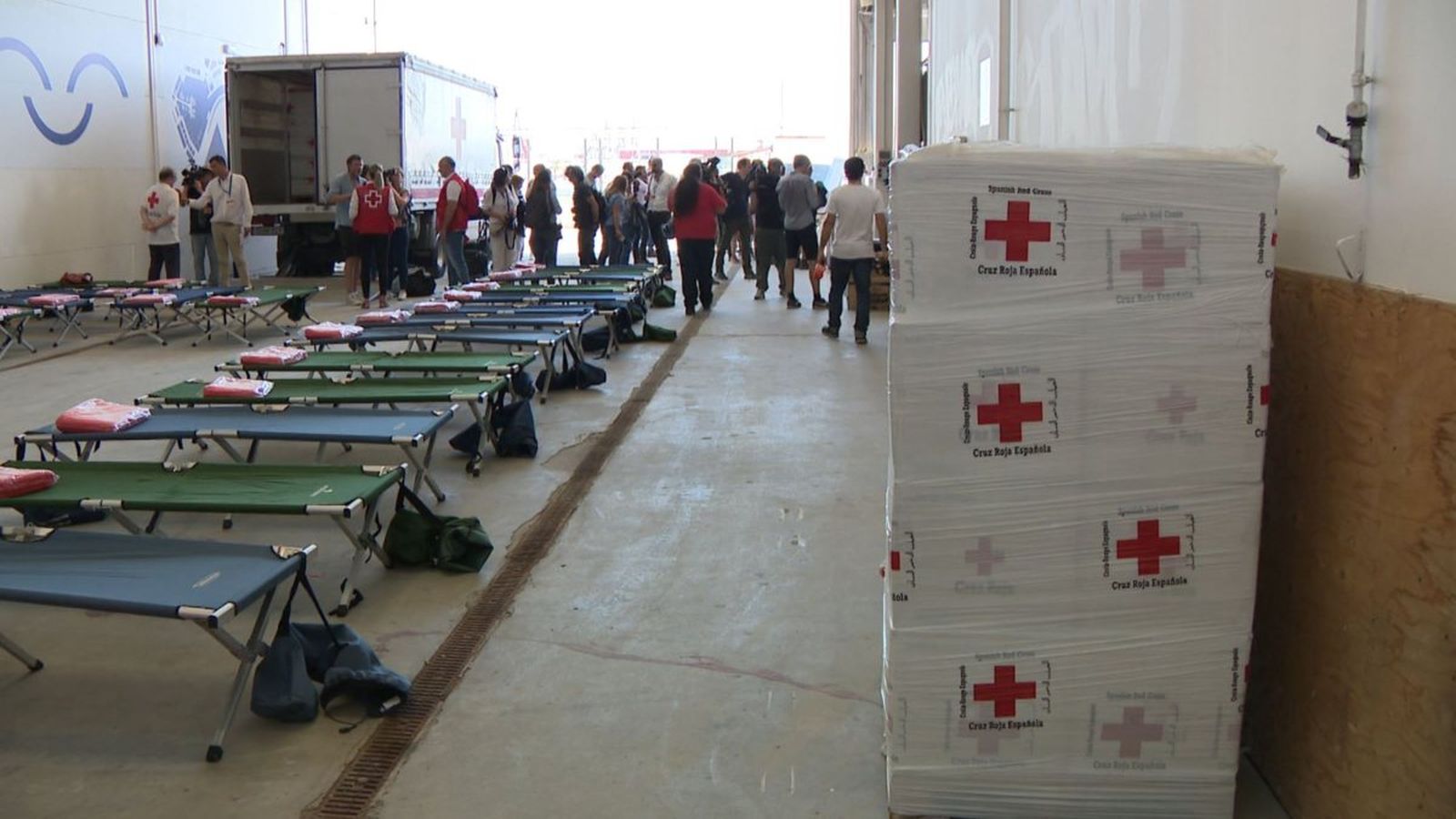 L'operatiu Esperança de la Mediterrània que ha organitzat la Creu Roja té la base en l'edifici Alinghi, al port de València,