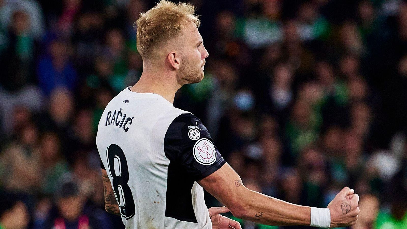 Racic, amb la camiseta del València