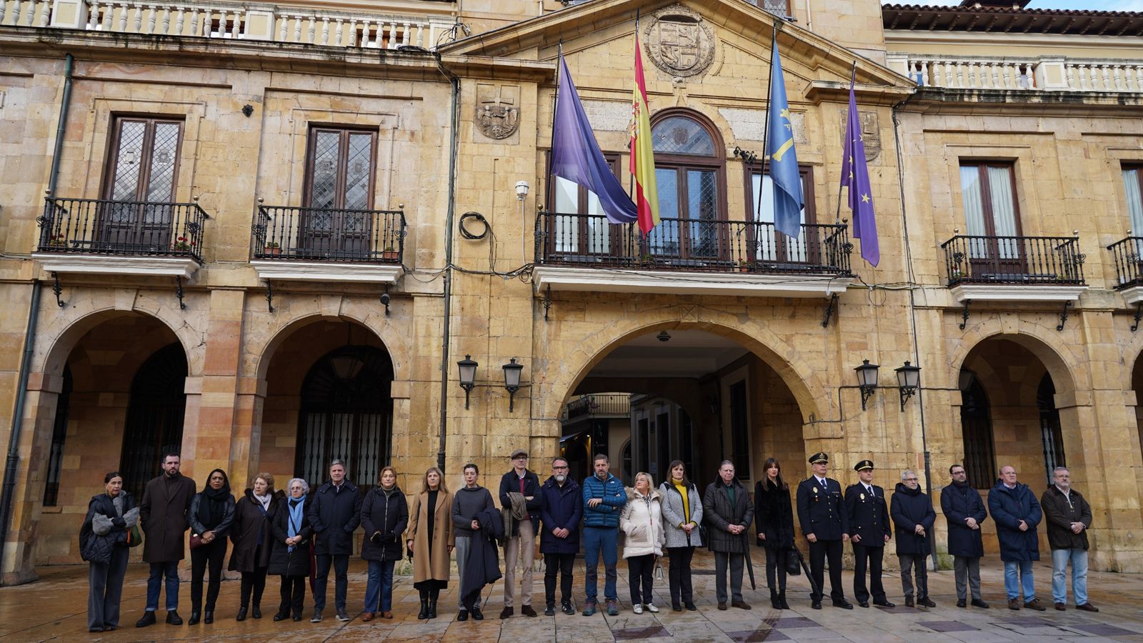 Minut de silenci a l'ajuntament d'Oviedo per l'últim crim masclista