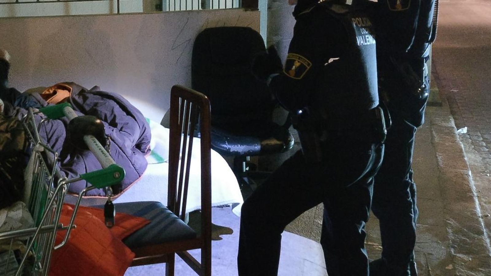 Operatiu de la Policia Local de València per l'atenció a persones sense recursos