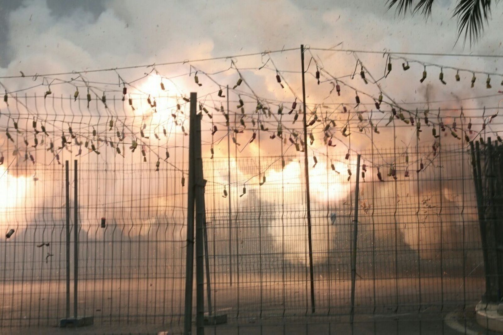 Mascletà de la pirotècnia Hermanos Sirvent en la plaça dels Estels en una imatge d'arxiu