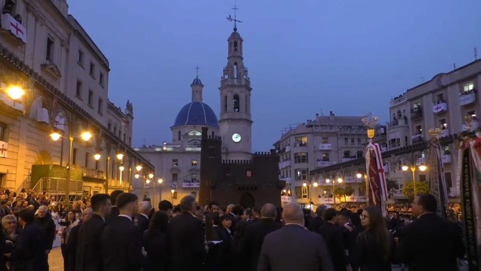 La plaça d'Espanya d'Alcoi acull vora 2.000 músics este divendres a la nit